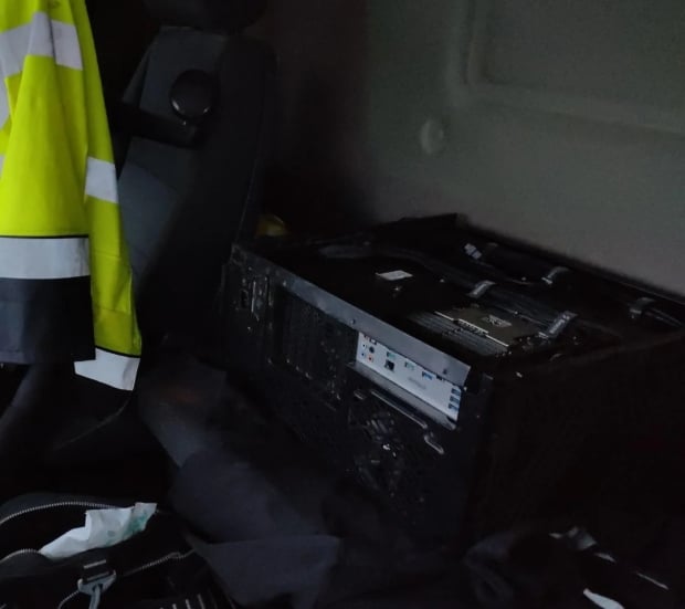 This garbage truck driver found a working PC with Ryzen Threadripper 3970X CPU and RTX 2080 Ti 08