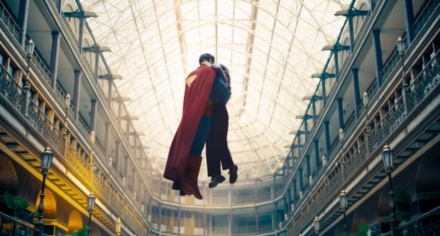 The new Superman teaser is here, with Supes fighting a Kaiju and Krypto coming to the rescue 04